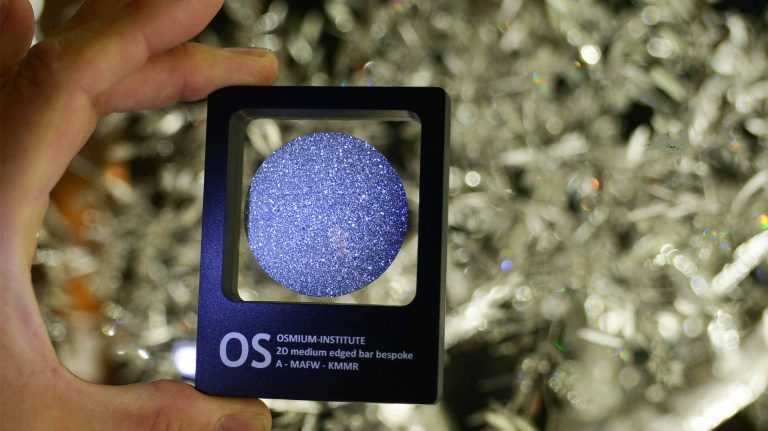 Todas las propiedades del Osmio, ¡condensadas en esta pieza circular!